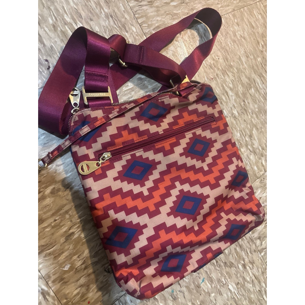 Baggallini Helsinki crossbody bag - Picture 2 of 3